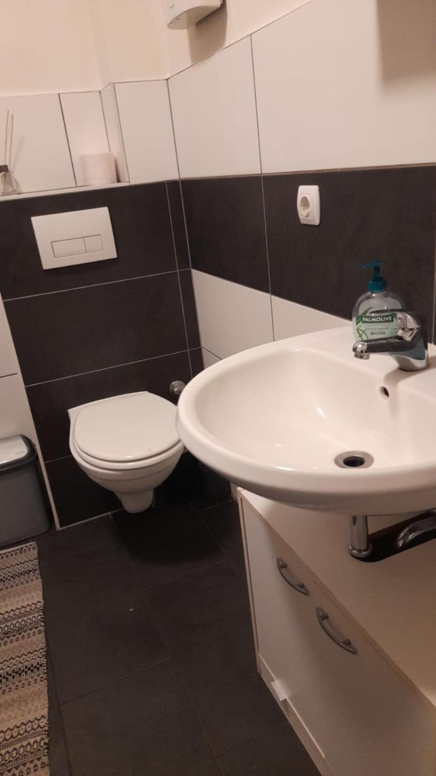 City-Apartment In Krefeld, Kueche, Naehe Duesseldorf Messe Esterno foto